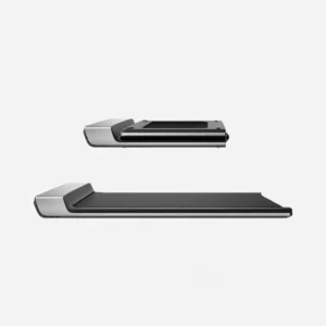 Vue latérale d'un tapis de marche pliable et compact, mettant en avant son design élégant et sa capacité à se plier facilement pour un rangement pratique. Idéal pour optimiser l'espace tout en restant actif au quotidien.